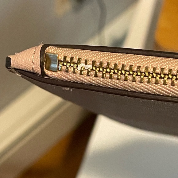 Kate Spade ♠️ wristlet - Picture 3 of 4